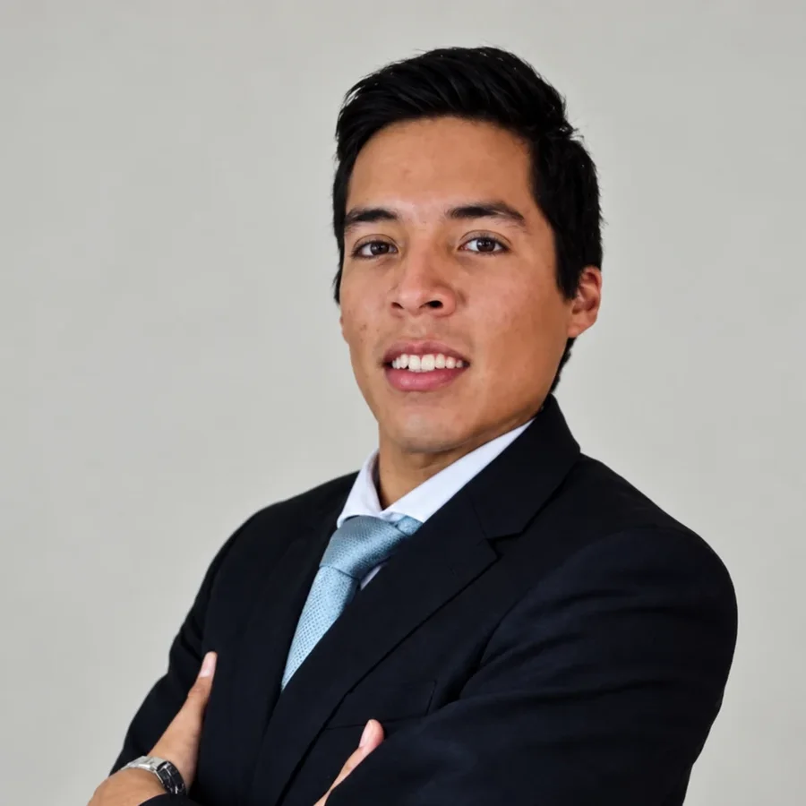 Gerardo Humberto Chávez Velásquez, Abogado asociado